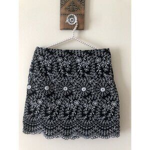 NWT LOFT Womens Size 4 Black White Embroidered Skirt Scallop Hem
